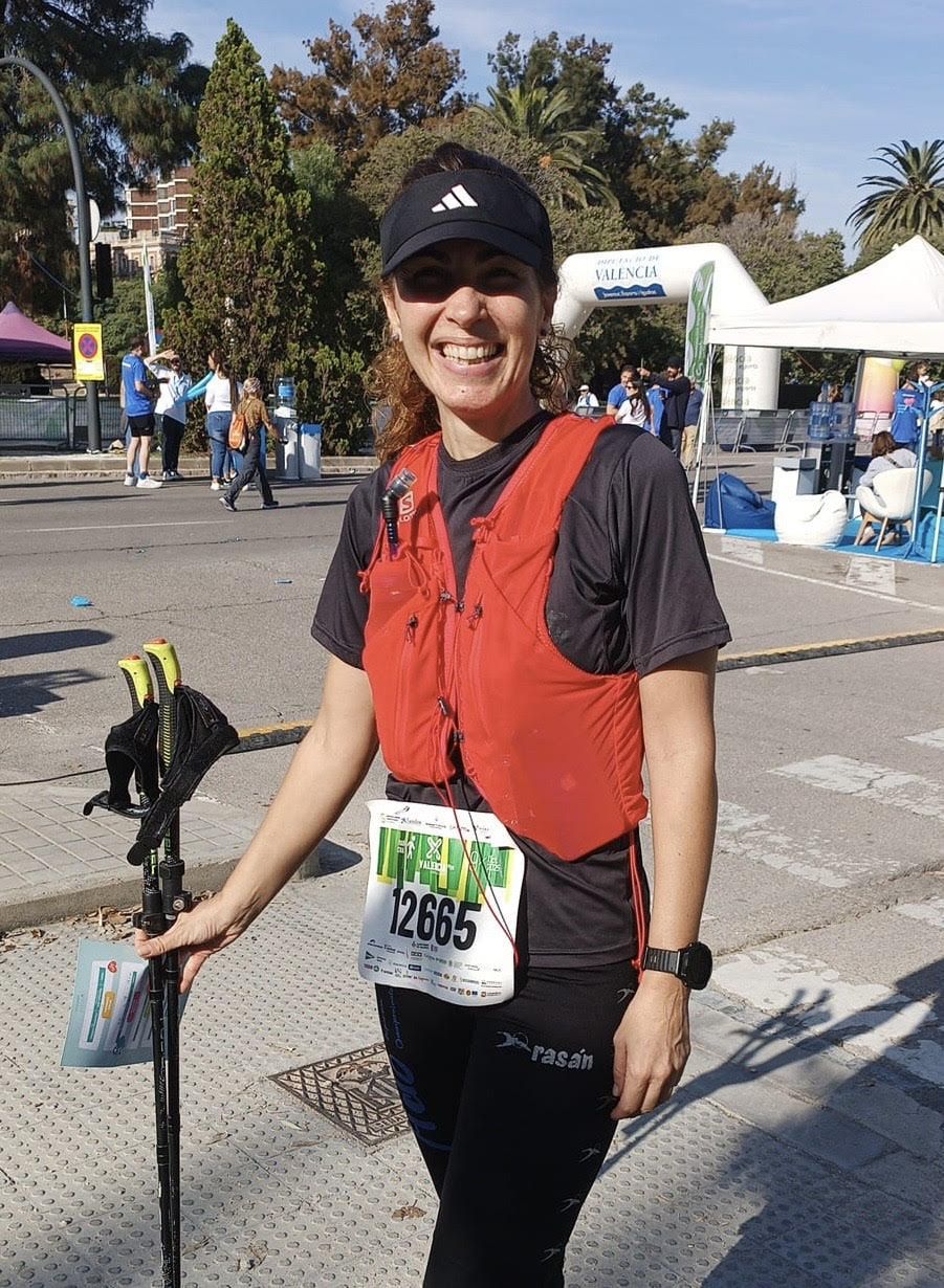 La marcha nórdica fortalece la espalda